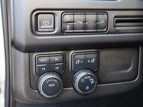 Used 2021 Chevrolet Tahoe Z71 image 18