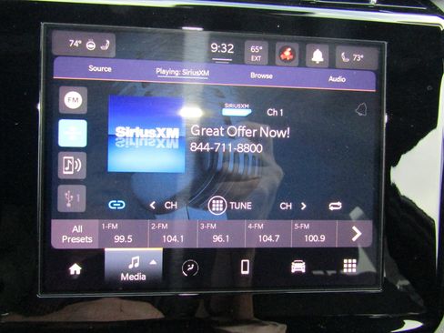 Used 2023 Jeep Grand Cherokee L Laredo image 25