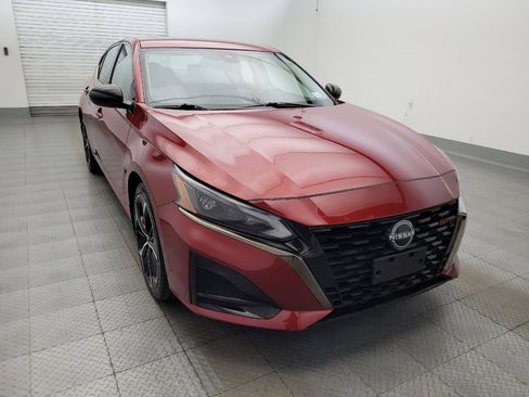 Used 2023 Nissan Altima 2.5 SR w/ SR Premium Package FWD image 13