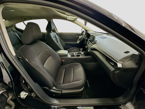 Used 2025 Nissan Altima 2.5 SV FWD image 31