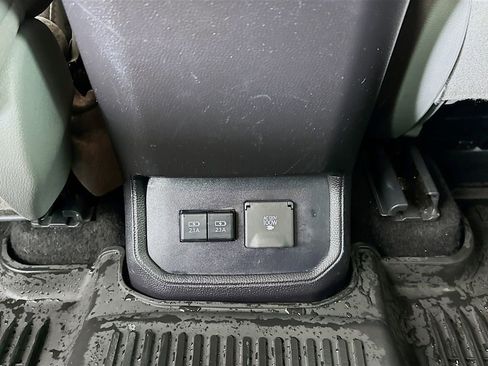 Used 2021 Toyota Highlander Limited image 27