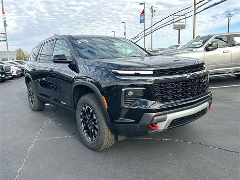 Used 2025 Chevrolet Traverse Z71 w/ Driver Confidence Package image 2