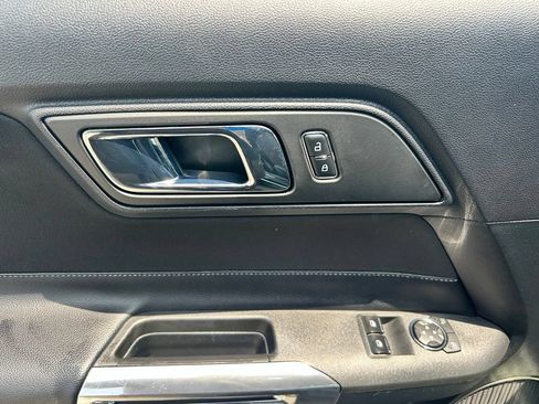 Used 2015 Ford Mustang Coupe RWD image 7