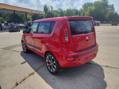 Used 2013 Kia Soul ! FWD image 3