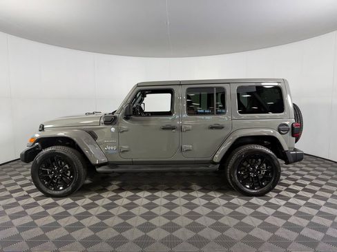 Used 2022 Jeep Wrangler Unlimited Sahara w/ Cold Weather Group image 10