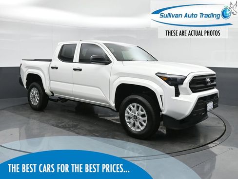 Used 2025 Toyota Tacoma SR image 1