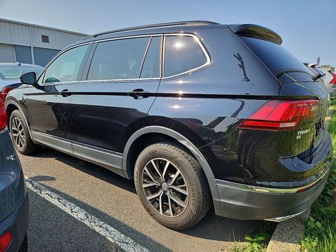 Used 2021 Volkswagen Tiguan SE w/ Panoramic Sunroof Package AWD/4WD image 6