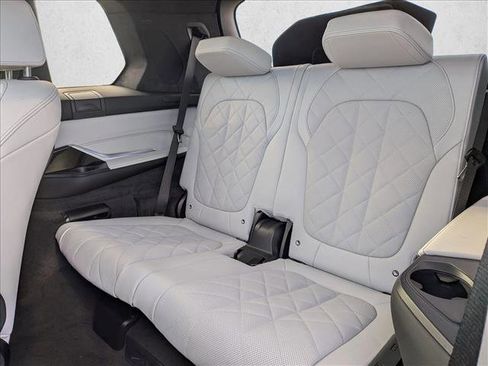Used 2026 BMW X7 xDrive40i image 21