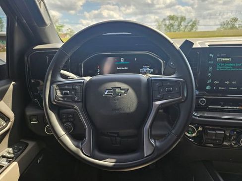 Used 2024 Chevrolet Silverado 2500 ZR2 w/ Technology Package image 14