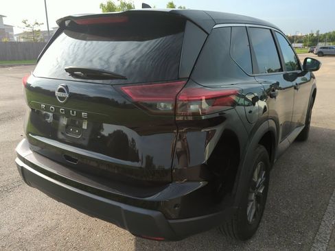 Used 2024 Nissan Rogue S FWD image 3
