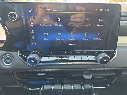 Used 2024 Chevrolet Colorado LT w/ LT Convenience Package II RWD image 9