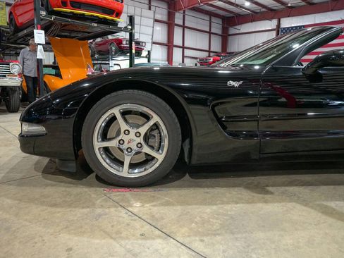 Used 2003 Chevrolet Corvette Convertible w/ Preferred Equipment Group1 RWD image 3
