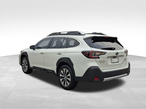 Used 2023 Subaru Outback Touring AWD/4WD image 4