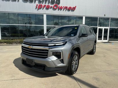 Used 2025 Chevrolet Traverse LT