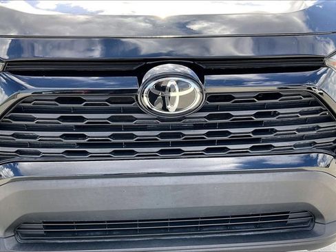 Used 2021 Toyota RAV4 LE FWD image 30