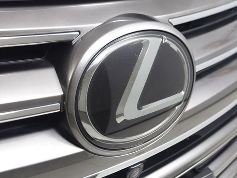 Used 2020 Lexus LX 570 4WD w/ Luxury Package image 19