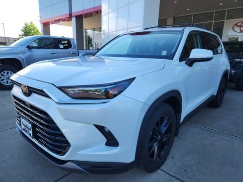 Used 2024 Toyota Grand Highlander AWD image 5