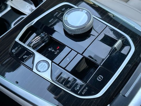 Used 2024 BMW X7 xDrive40i w/ Executive Package AWD/4WD image 17