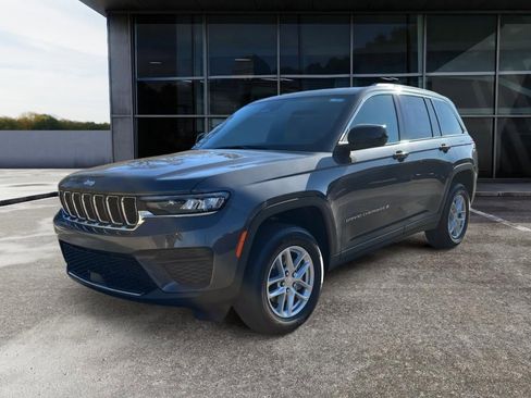 New 2025 Jeep Grand Cherokee Laredo X w/ Luxury Tech Group I image 3
