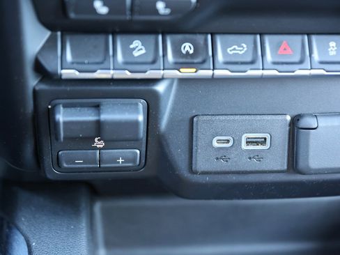 Used 2019 Chevrolet Silverado 1500 RST image 30