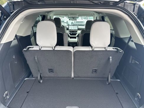 New 2025 Ford Explorer Active w/ Active Comfort Package image 9