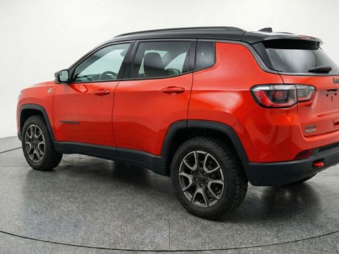 Used 2025 Jeep Compass Trailhawk AWD/4WD image 6