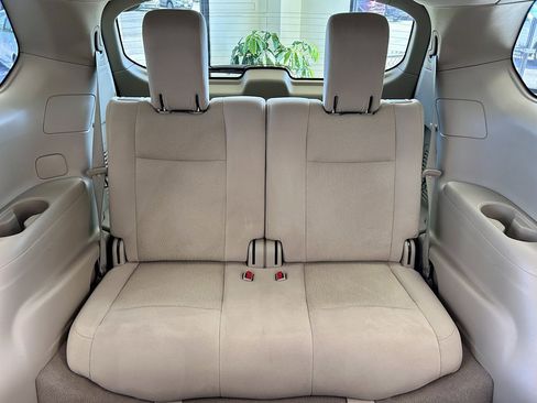 Used 2014 Nissan Pathfinder SV w/ Trailer Tow Package FWD image 18