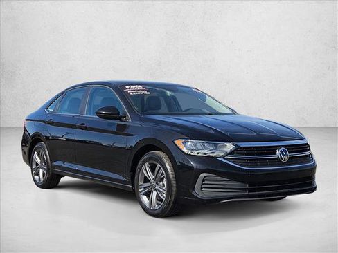 Used 2024 Volkswagen Jetta SE FWD image 3