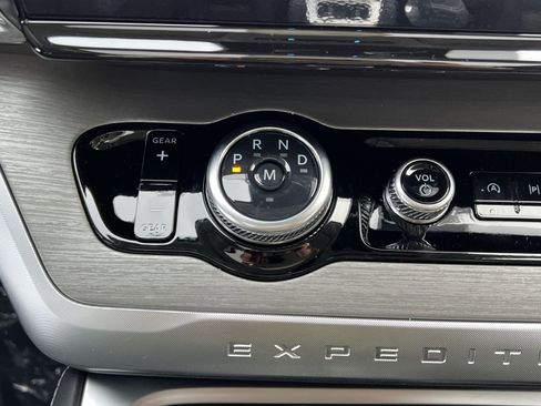 New 2025 Ford Expedition Platinum w/ Driver's Package image 22