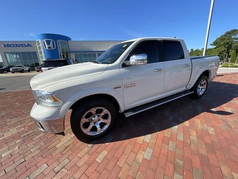 Used 2018 RAM 1500 Laramie w/ Convenience Group AWD/4WD image 28