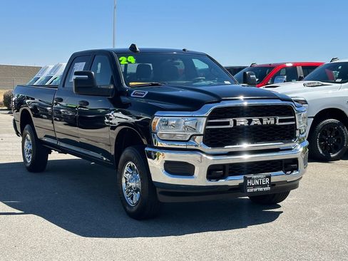 Certified 2024 RAM 2500 Tradesman w/ Chrome Appearance Group AWD/4WD image 9