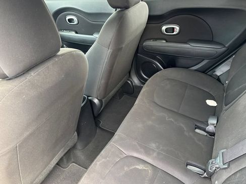 Used 2016 Kia Soul FWD image 12