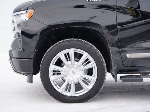 Used 2022 Chevrolet Silverado 1500 High Country w/ High Country Premium Package image 11