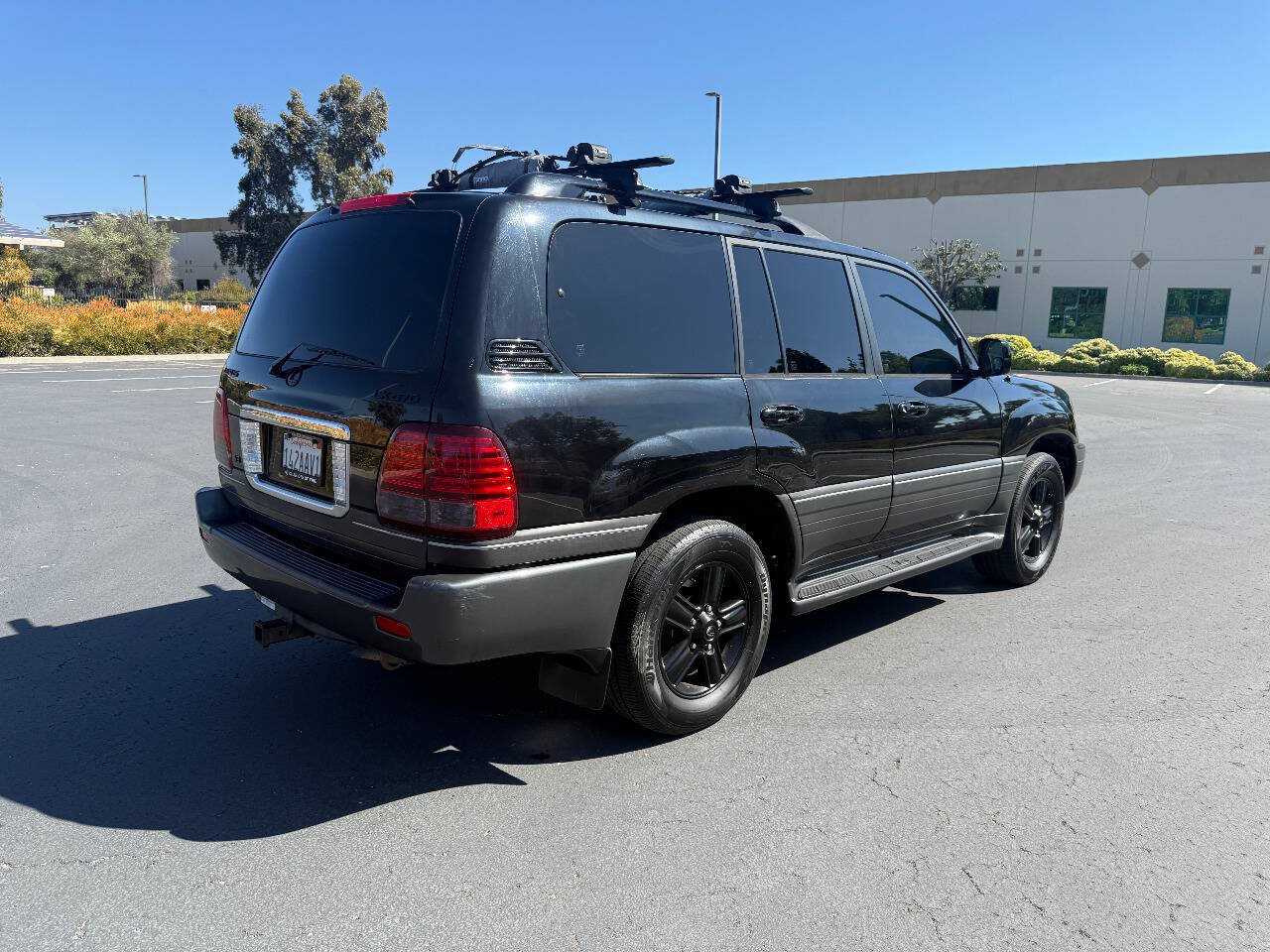 Used 2006 Lexus LX 470 4WD w/ Preferred Accessory Pkg image 3