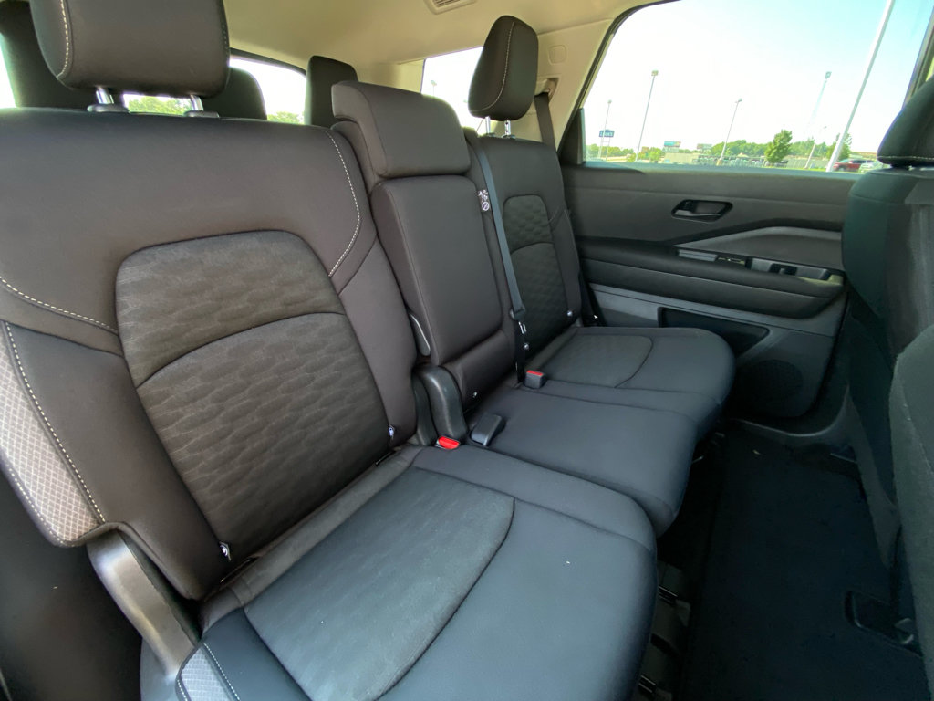 Used 2024 Nissan Pathfinder SV AWD/4WD image 13