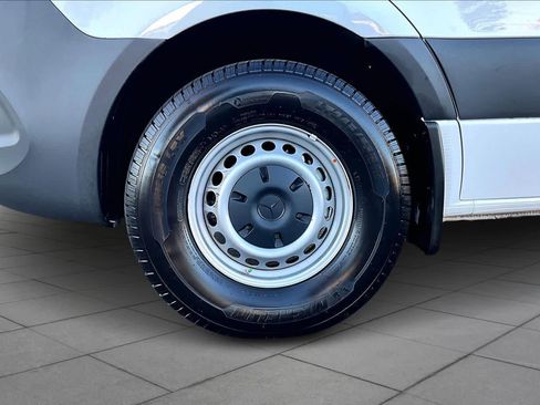 Used 2023 Mercedes-Benz Sprinter 2500 image 10