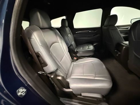 Used 2023 Buick Enclave Essence AWD/4WD image 14