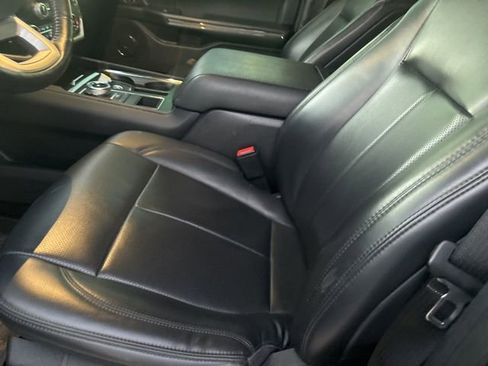 Used 2022 Ford Expedition XLT image 6