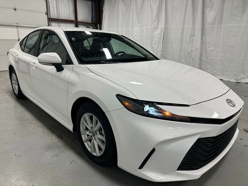 Used 2025 Toyota Camry LE image 1