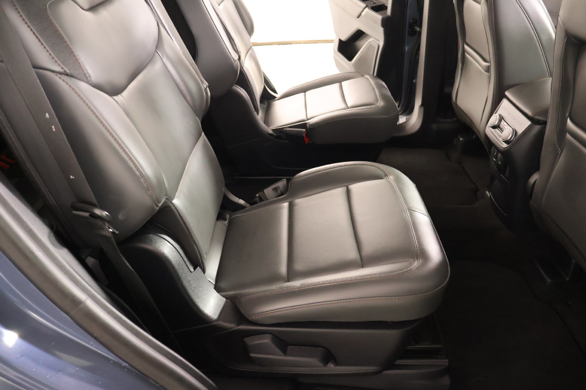 Used 2025 Ford Explorer Active w/ Active Comfort Package AWD/4WD image 15