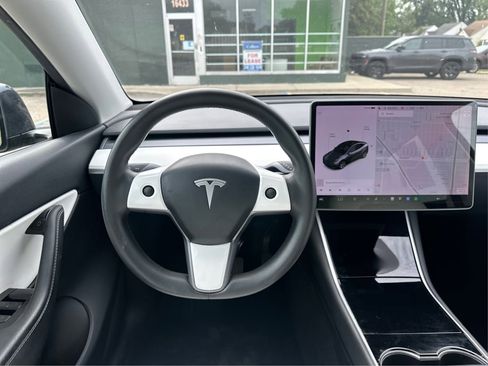 Used 2020 Tesla Model Y Long Range image 16