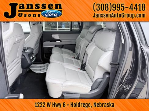 Used 2025 Ford Expedition Max Active AWD/4WD image 17
