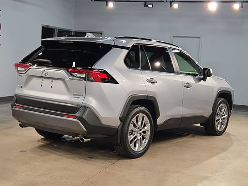 Used 2021 Toyota RAV4 Limited AWD/4WD image 7