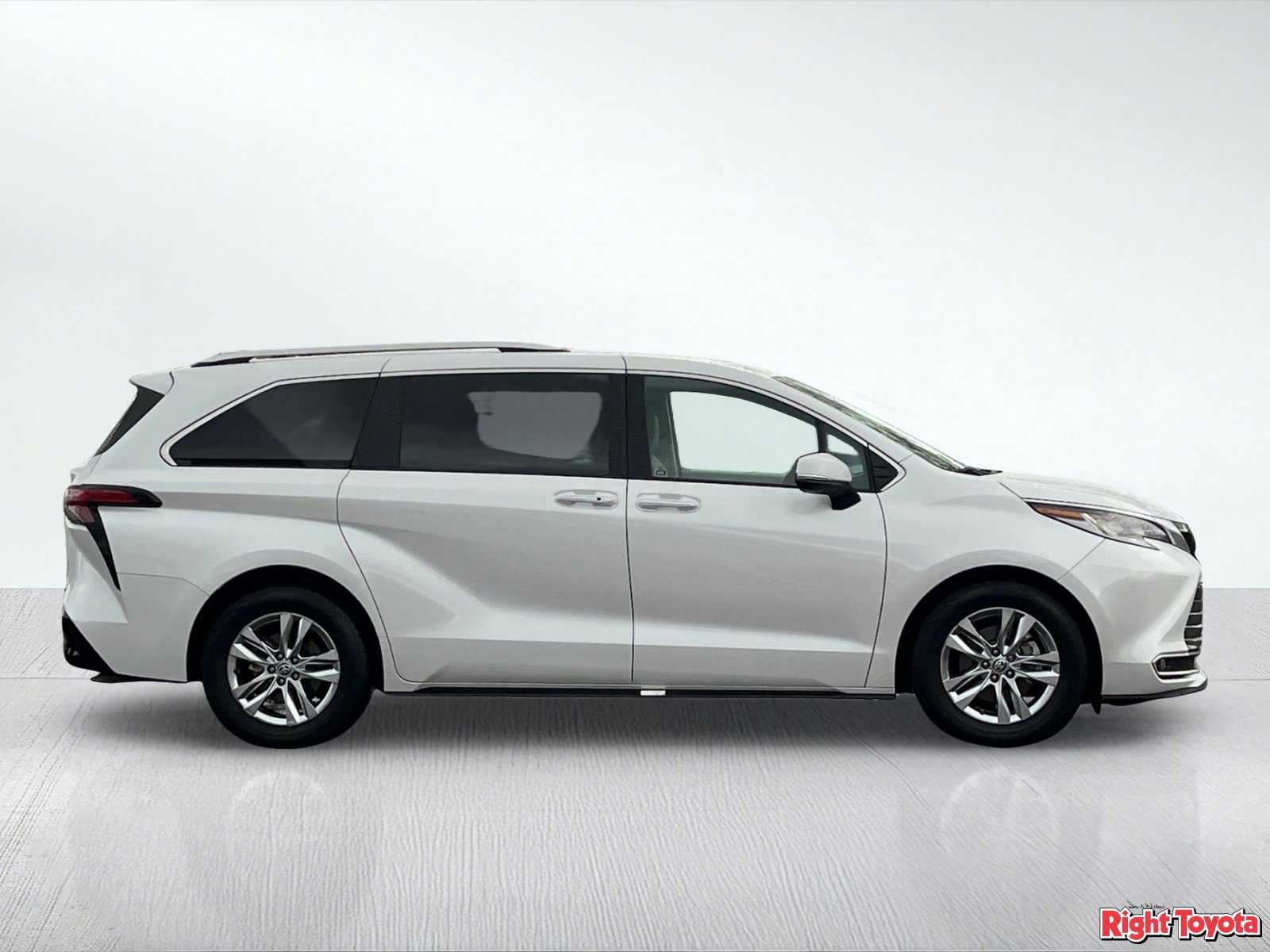 Certified 2023 Toyota Sienna Limited FWD image 8