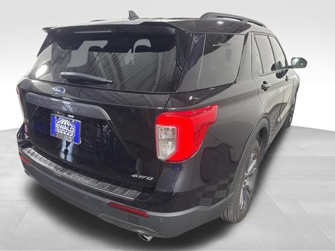 Used 2023 Ford Explorer XLT w/ Equipment Group 202A AWD/4WD image 12