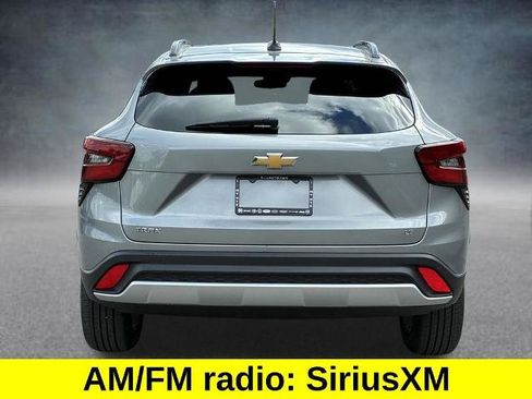 Used 2024 Chevrolet Trax LT FWD image 4