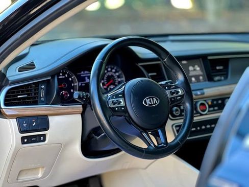 Used 2019 Kia Cadenza Premium FWD image 13