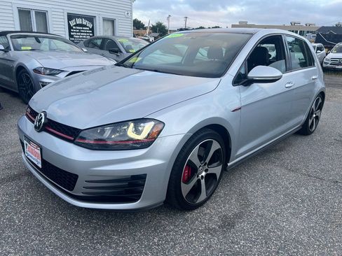 Used 2017 Volkswagen GTI SE FWD image 3