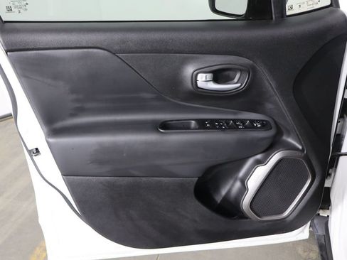 Used 2023 Jeep Renegade Latitude w/ Sun & Fun Group AWD/4WD image 19