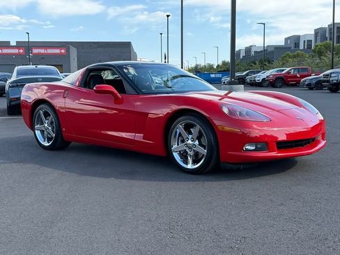Used 2007 Chevrolet Corvette Coupe w/ Preferred Equipment Group RWD image 9